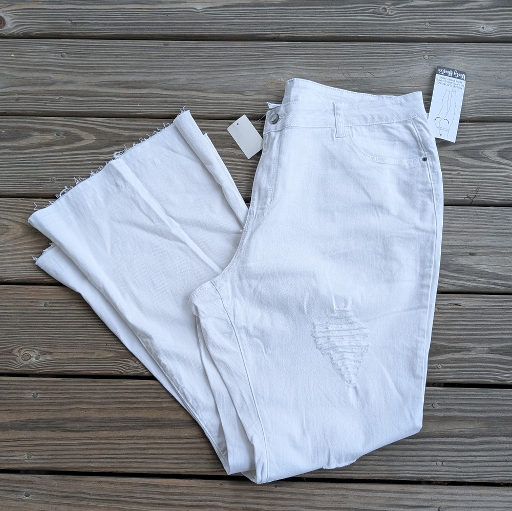 ITS Women's Size 22W White Distressed Jeans